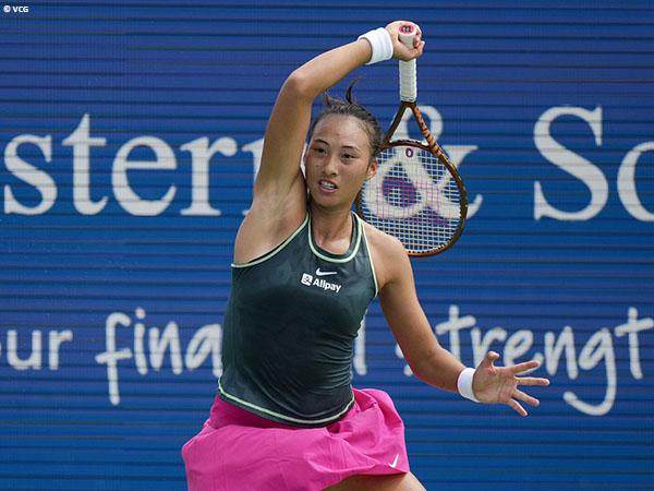 张奔斗：郑钦文的发球，从卡顿突然丝滑