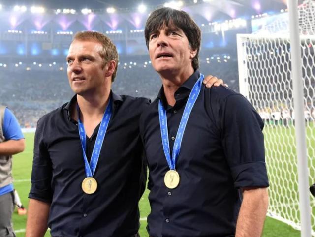 九游娱乐登录入口-一场独角戏与两场宫斗，德国队用最传统的方法换帅